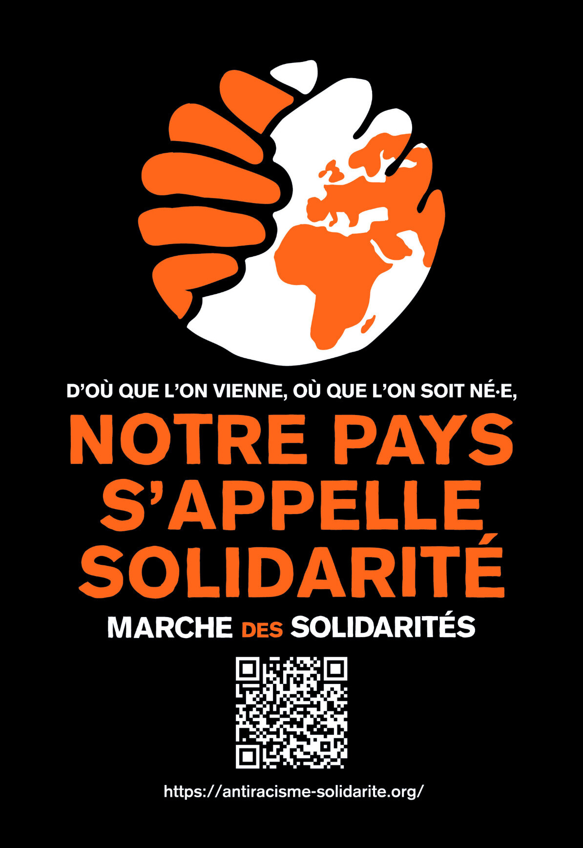 D'où que l'on vienne, où que l'on soit né·e Notre pays s'appelle Solidarité Autocollant de la marche des solidarités, portant le logo de deux mains serrées dont une porte le dessin de la carte de l'Afrique, du Moyen-Orient et de l'Europe